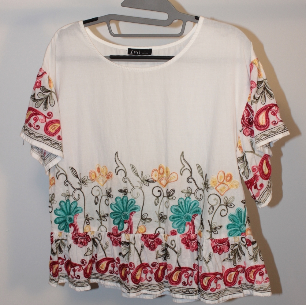 White floral ruffled shirt